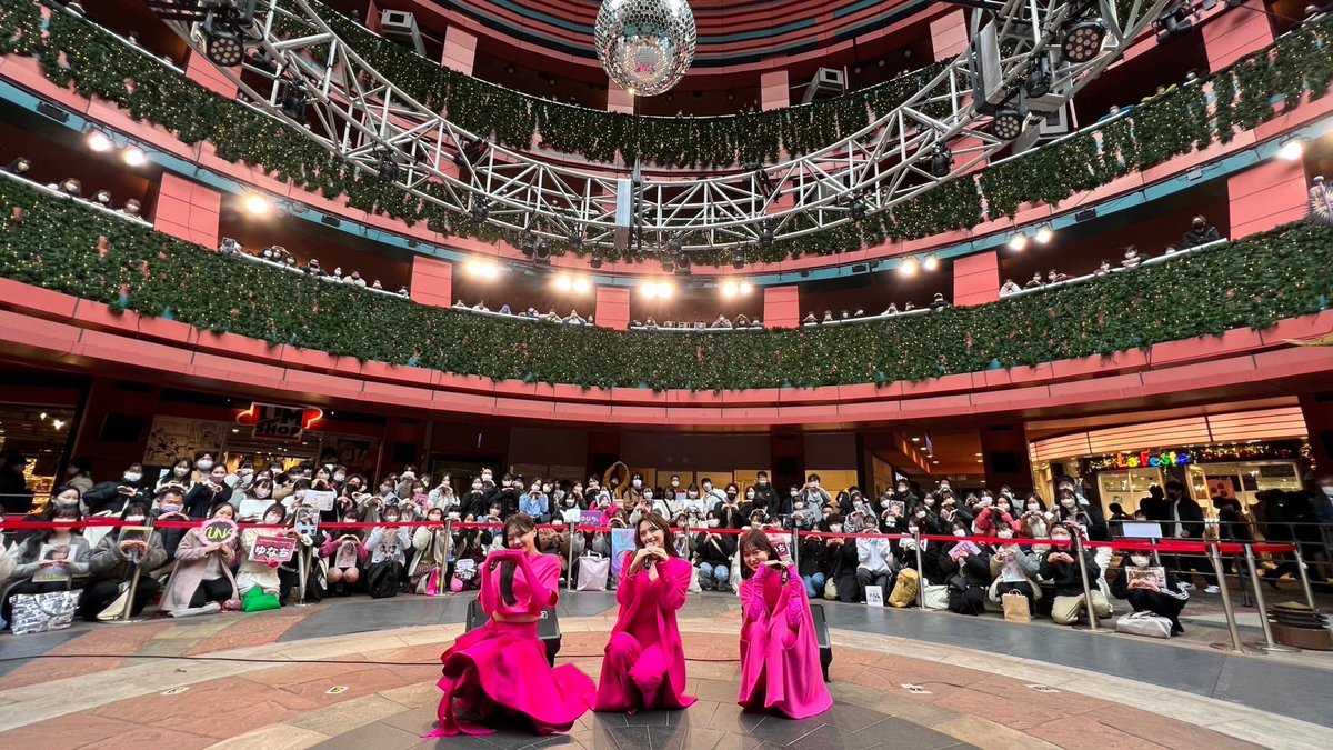iscream_ldh's tweet photo. 「i -Special Edition-」リリイベ
in #キャナルシティ博多 🤍

お久しぶりの福岡！
二公演共さいっこうに楽しかったです😭
お越しくださった皆さん本当にありがとうございました❄️🙏🏻

1公演目→明太子ポーズ
2公演目→キャナルの"C"
#iScream #ホワイトラブ #i1123
＠Canal_official ＠ssd_hakata https://t.co/Z4XFj1Z6LP