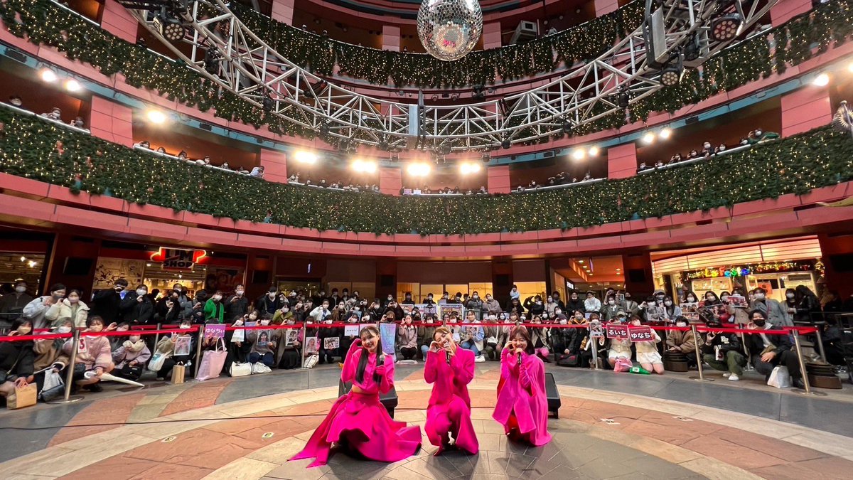 iscream_ldh's tweet photo. 「i -Special Edition-」リリイベ
in #キャナルシティ博多 🤍

お久しぶりの福岡！
二公演共さいっこうに楽しかったです😭
お越しくださった皆さん本当にありがとうございました❄️🙏🏻

1公演目→明太子ポーズ
2公演目→キャナルの"C"
#iScream #ホワイトラブ #i1123
＠Canal_official ＠ssd_hakata https://t.co/Z4XFj1Z6LP