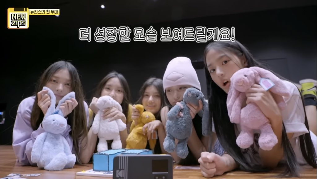 jelly cat ぬいぐるみ NewJeans newjeansちゃんたちがコンテンツでjellycatのぬいぐるみ持ってる〜画面