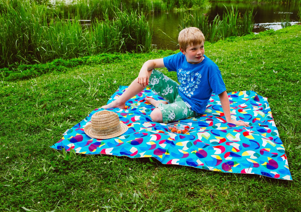 Rubbastuff's tweet image. The original is back in stock!

rubbastuff.com/collections/or…

🇬🇧 #Madeinbritain
♻️ #Recycled ripstop 
⭐️ Button hole corners 
☑️ Indy Best picnic blanket for adventurers

And our storage bags are designed so that it’s easy to get the PACMAT in and out.

#PACMAT #outdoors #giftidea