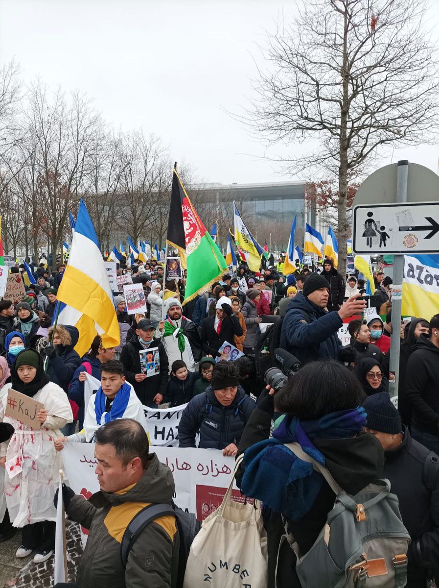 FatimaAlizadah's tweet photo. Wir bedanken uns sehr bei @morgenpost für die Berichterstattung von unserer Demonstration „gegen Völkermord an Hazara in Afghanistan“ in Berlin.
Link 👇
https://t.co/QcX9BqbiB6

@derspiegel @tagesschau @SZ @ZDF @amnesty_de @welt @ndr @dw_deutsch @ARD_Presse

#StopHazaraGeoncide https://t.co/4gdcekkNjZ