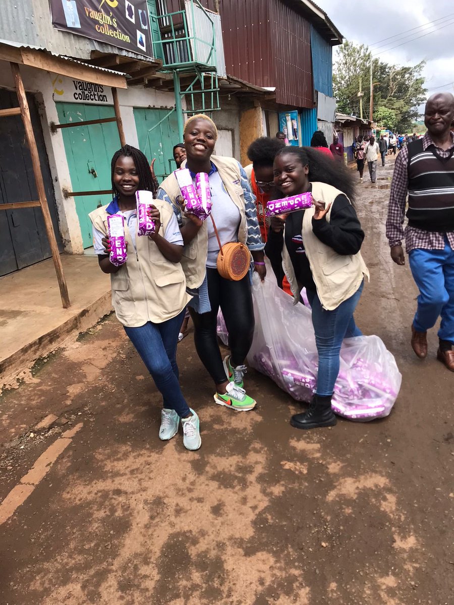 Lavende_akinyi's tweet photo. Today polycom Mentors took the initiative of doing pad in drive in kibera slums, the aim of the pad drive is to sensitize teen girls on matters teen pregnancy. We are leaving no one behind!
#Gpende
#NoTeenPreg
#16DaysofActivism2022
@polycomdev
@woman_kind https://t.co/08jauNCyEa