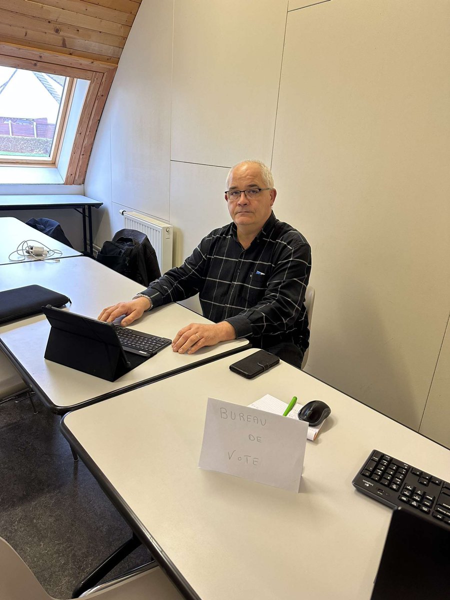 LRFlandreMarit's tweet photo. 🇫🇷 Élection du Président des Républicains 

Depuis hier soir, le bureau de vote de Wormhout vous accueille pour pouvoir voter et désigner notre nouveau président. Il est ouvert jusqu’à la fin du scrutin, à 18 heures. #circo5914 https://t.co/vVlQ0jhaiO