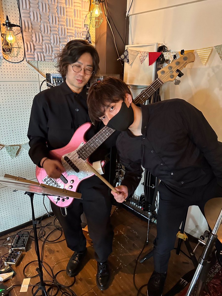 JunkiBass's tweet photo. 中村千尋さんワンマン終了！
バンド🎸って感じで演奏できてめっちゃめちゃ楽しかったです🙏 https://t.co/3aKaZQKBWz