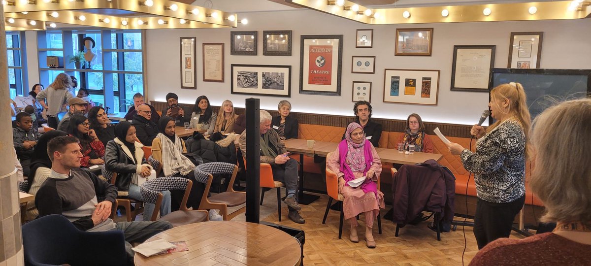 Yathreb reads her poems "Fly, Dove, Fly" (first in Kurdish and then in English) and "Blow" to the audience in Nineteen 58 <a href="/BelgradeTheatre/">Belgrade Theatre</a>. Her words move me beyond words
<a href="/CRMCCov/">Coventry Refugee and Migrant Centre 🧡</a> <a href="/FWTCov/">FWT</a> <a href="/VACoventry/">VACoventry</a> <a href="/Coventry2021/">Coventry UK City of Culture 2021</a> #TheatreOfSanctuary in a #CityOfSanctuary #AMIF