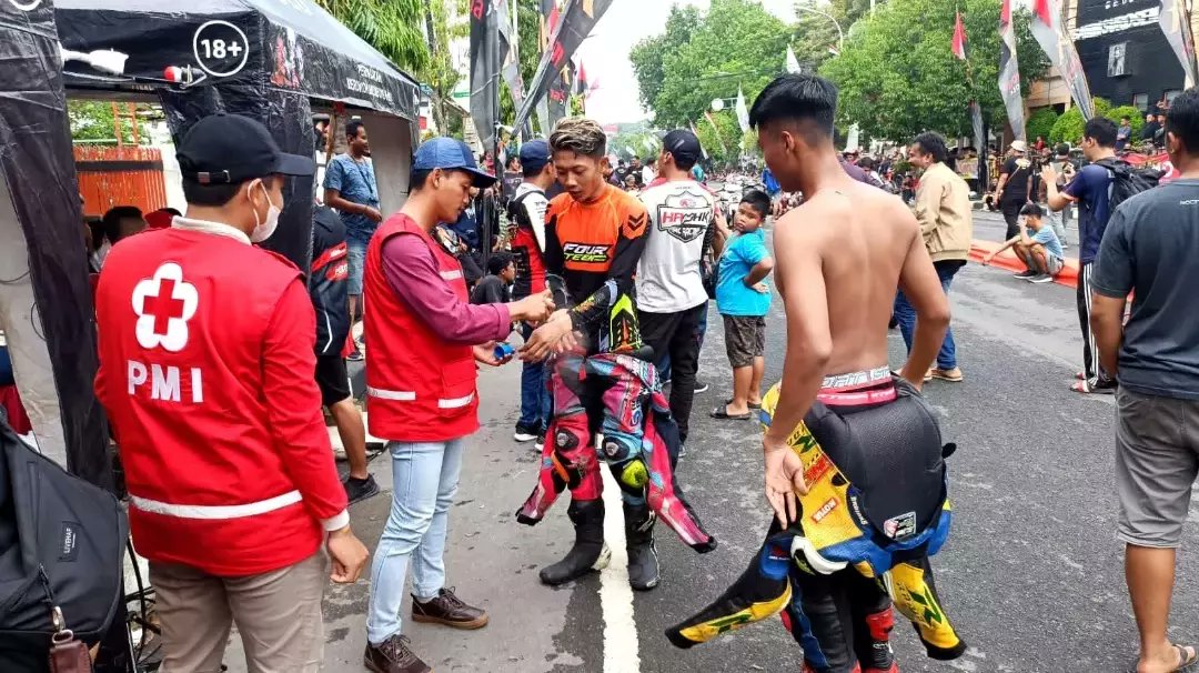 4/12. Giat PP PMI Kabupatrn Blora dalam rangka acara Road Race 2022 Piala Bupati Blora, Sabtu dan Minggu yang di bertempat di Lintasan Alun-alun Blora.