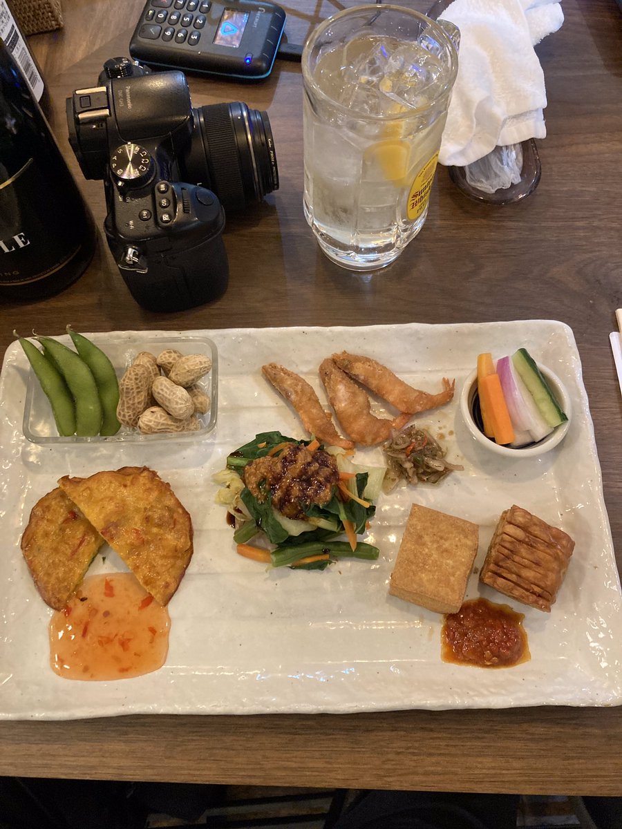 mac3111's tweet photo. インドネシア料理屋で
ハイボールを飲みました👍🙆‍♀️ https://t.co/fLhfDySv8j