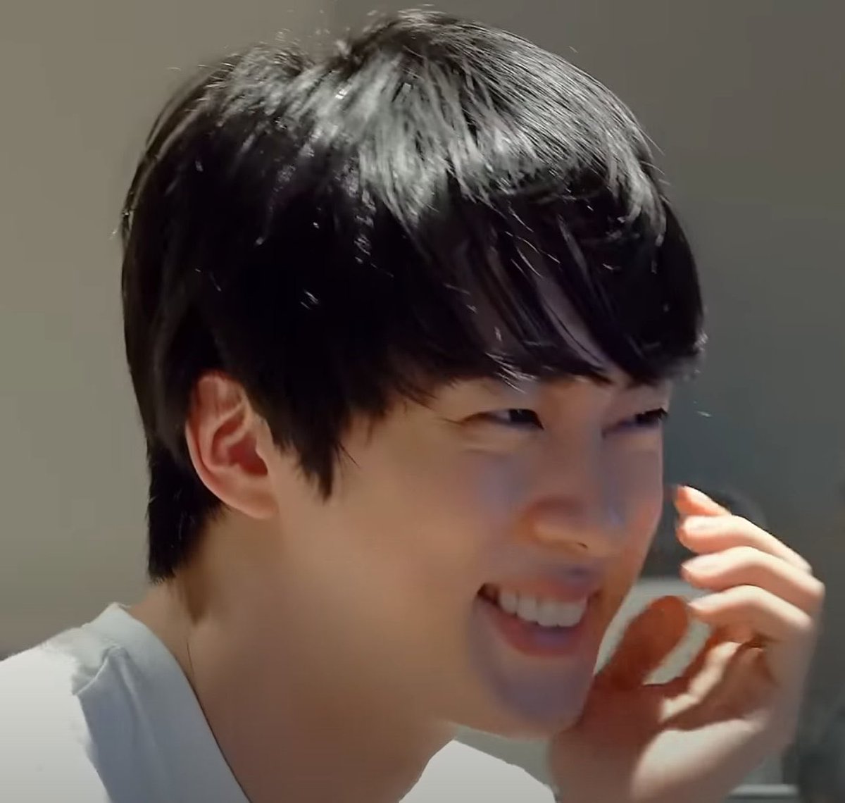dainreyes's tweet photo. Happy jin day! My baby milk candy 💜 https://t.co/WJnjZRZ540