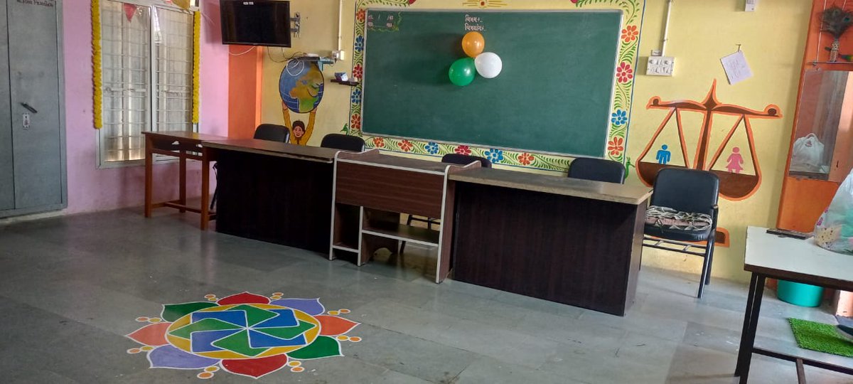 રૂણી ગામે મતદારો માટે તૈયાર કરાયેલું મોડેલ મતદાન મથક..
અમે તૈયાર છીએ, તમે મત આપવા અચૂક આવજો...

<a href="/CEOGujarat/">Chief Electoral Officer, Gujarat</a> <a href="/ECISVEEP/">Election Commission of India</a> 

#Voter #GujaratAssemblyPolls #GujaratElections2022 #GoVote #novotertobeleftbehind  #avsar #patan #Gujarat