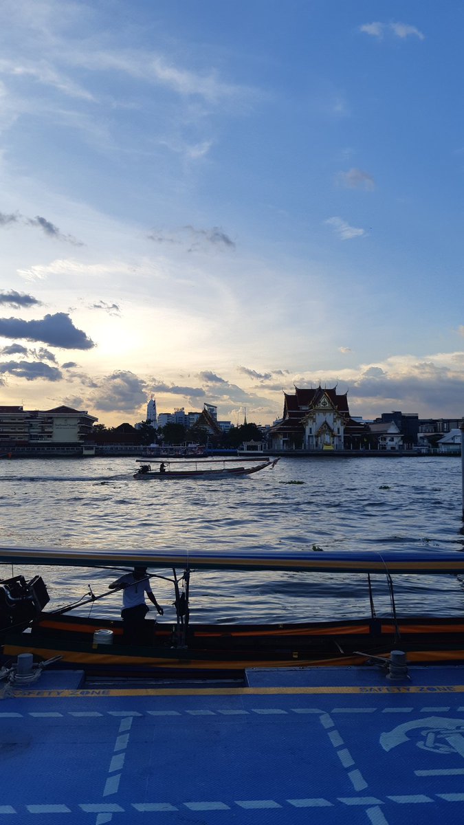 Thorada's tweet photo. Great ride today with a nice cool breeze. 🙏😎 #UrbanCycling #ChaoPrayaRiver #Bangkok #Sunsets #GoldenHour #Thailand #bbkk #BeautifulBangkok #Picturesque #Wanderlust #WinterIsHere https://t.co/WJQFbGGX2q