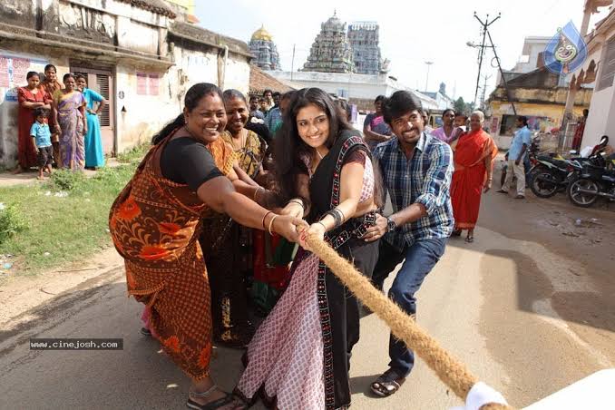 Naani23456's tweet photo. @imsathyeah Kundiyai thadavum annan SK okkapataaar 🤣🤣🤣
@VijaySethuOffl baley aaaluyaa nee orey nerathula SK va soori ya Sathish ah polanthuta🤣🤣🤣
#Varisu #Thunivu #ChillaChilla #TheeThalapathy #Sivakarthikeyan #SilambarasanTR_ #Dhanush #Suriya #VijaySethupathi #PrinceDisaster https://t.co/3nyAJAM6v3