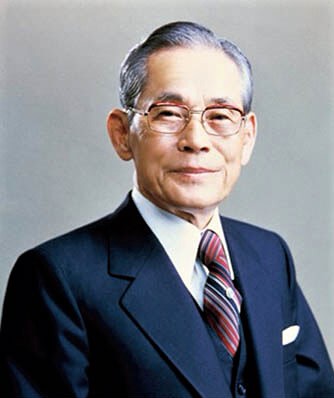study_fancy's tweet photo. Profil Lee Byung Chul (이병철/李秉喆), pendiri Samsung.

Saat ini, Samsung Electronics adalah perusahaan teknologi dg pendapatan terbesar ke-2 di dunia.

Samsung dulunya toko kelontong yang menjual bahan-bahan pokok (beras, ikan, buah, sayur).

Mau tau cerita di balik itu?
THREAD https://t.co/sH1hnYXJQx