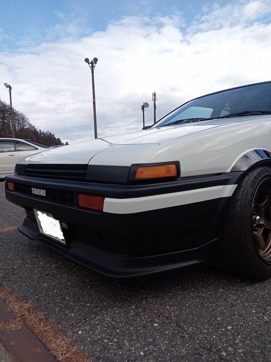 dackone5300's tweet photo. 久しぶりの信州サンデーミーティング。トレノがカッコ良かった🎵

#信州サンデーミーティング #ae86 #カローラレビン　#スプリンタートレノ https://t.co/STz9buSMso