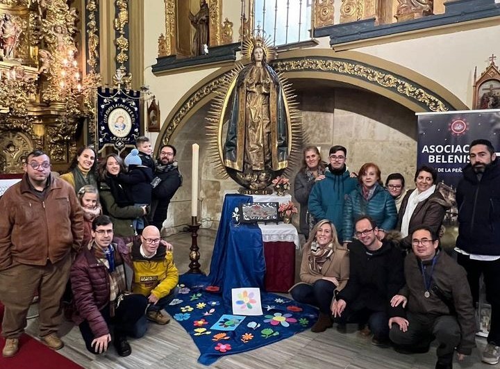 ElVisofyl's tweet photo. Ayer algunos miembros de nuestra comunidad acompañaron a otros amigos de las comunidades de #FeyLuzSalamancaen el IV Centenario de la hechura de la Virgen Inmaculada de la Cofradía de la Vera Cruz, compartiendo su testimonio en la fe 
#FeyLuzEspaña #ElViso @feyluzspain https://t.co/0qWzRYDorR