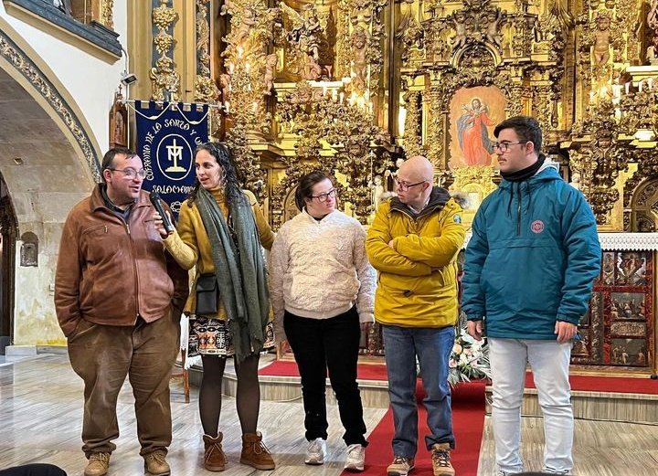 ElVisofyl's tweet photo. Ayer algunos miembros de nuestra comunidad acompañaron a otros amigos de las comunidades de #FeyLuzSalamancaen el IV Centenario de la hechura de la Virgen Inmaculada de la Cofradía de la Vera Cruz, compartiendo su testimonio en la fe 
#FeyLuzEspaña #ElViso @feyluzspain https://t.co/0qWzRYDorR
