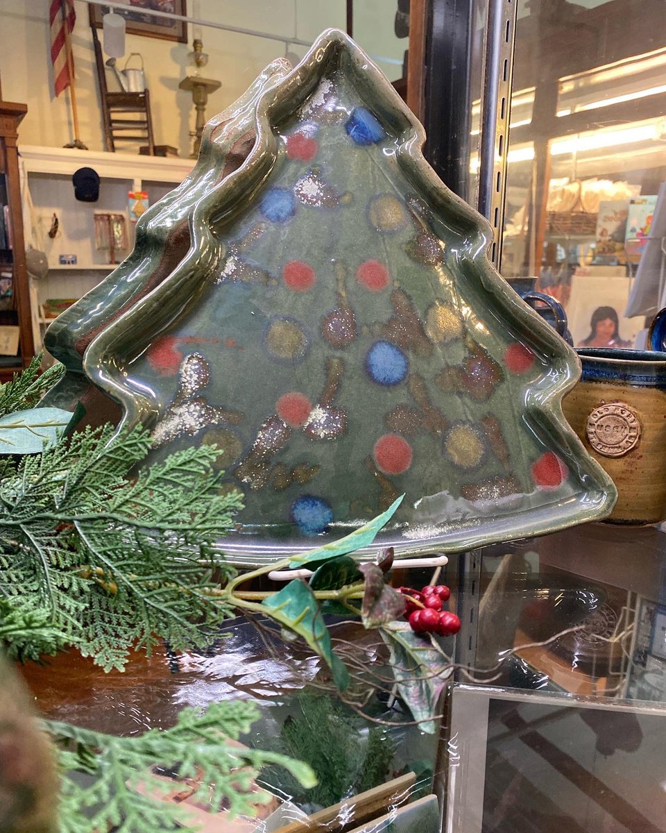 FSMuseumHistory's tweet photo. Watson, beautiful pottery by local potter, Peter Lippincott, and books more and galore about the great state we live in!
We ship! Or drop in 10:00-4:00 Tuesday- Saturday, call 479-783-7841 or email info@fortsmithmuseum.com with your questions or requests.
#FSMH https://t.co/PUJ4CKMxHO
