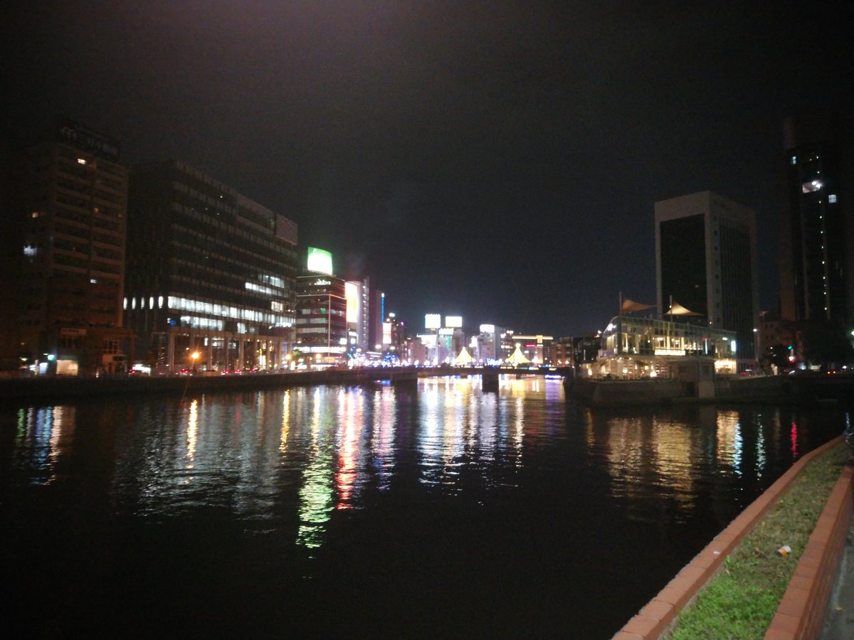 tedare40's tweet photo. 博多の夜のイルミネーションはきれいです(´ー｀)🌃 https://t.co/Evz5Lv6dhD