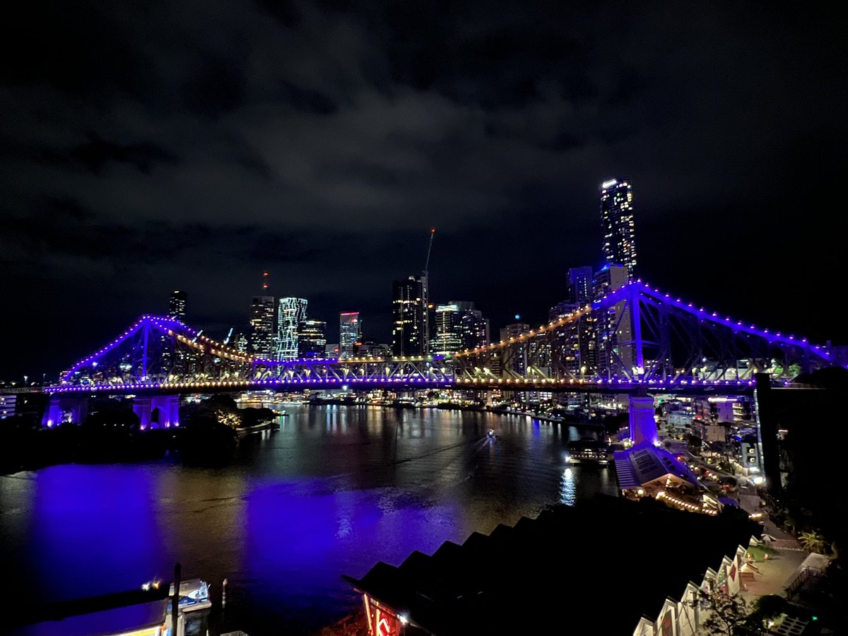 applemaqlions's tweet photo. Story Bridge Lights up to celebrate Lions Clubs Australia 75 years of service to the community. @LionsAustralia #LionsClubs #75yearsandcounting #StoryBridge #Brisbane https://t.co/e95NjD2VFp