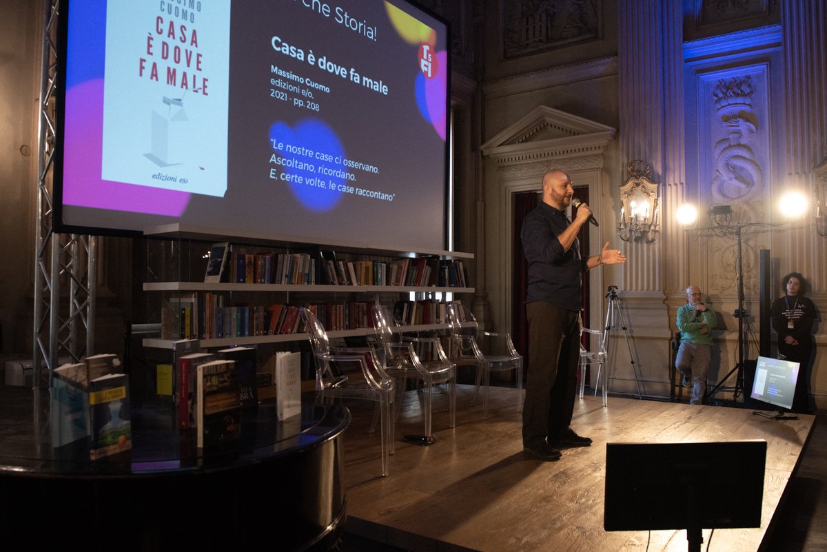 "Casa è Dove fa Male" diventerà un film? Non lo so, ma intanto ha vinto la selezione della Film Commission Torino Piemonte (fra circa 120 opere) per "Guarda che storia!". E così ho "pitchato" il romanzo davanti a una platea di produttori del <a href="/torinofilmfest/">Torino Film Festival</a>. Bellissimo.