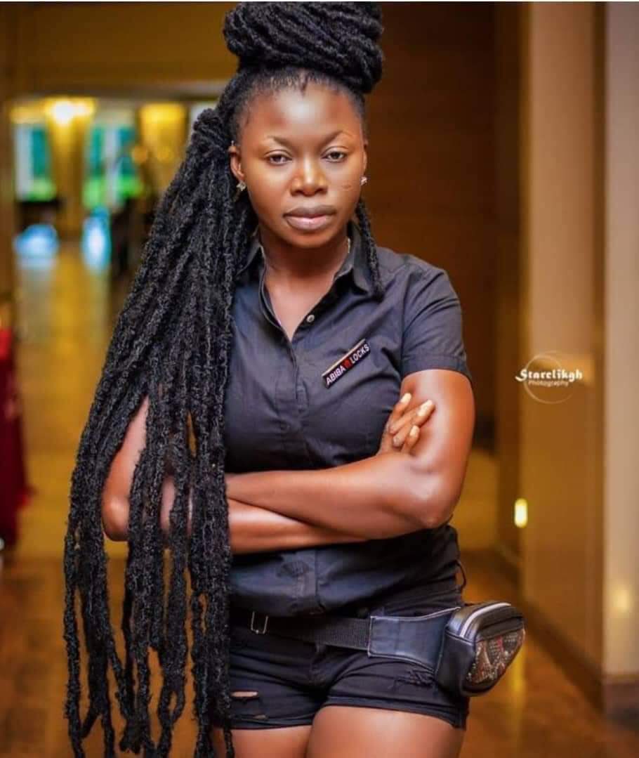 I_am_Elorm8's tweet photo. This is the Abiba girl, the hairstylist of the black stars. https://t.co/ndah0mviY3