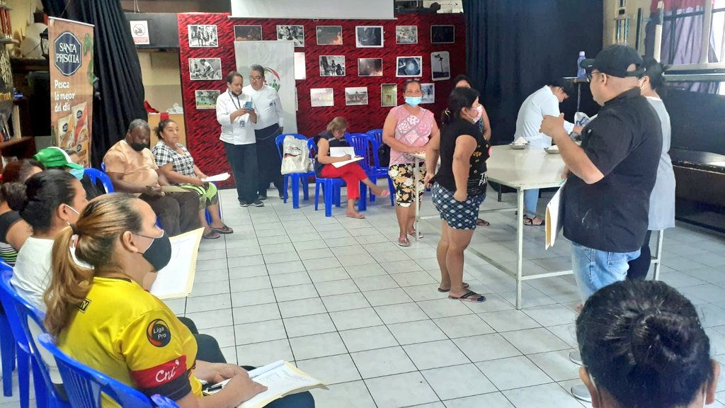 fcleoguerrero's tweet photo. En @fcleoguerrero seguimos trabajando por y para la comunidad, culminamos el taller de panadería básica, impartido por la Facultad de Gastronomía como parte del proyecto de nutrición que tenemos como Fundación con la @UdeGuayaquil https://t.co/Lth6UkjLT2