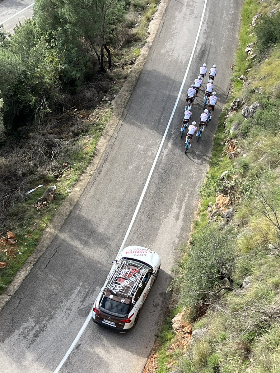 matbrab's tweet photo. 3 jours de création de contenus, photos et vidéos, de réunion partenaires et d’échange sur la communication. @AG2RCITROENTEAM pose les bases de la saison 2023 en Espagne. https://t.co/0c0MtEtZXq