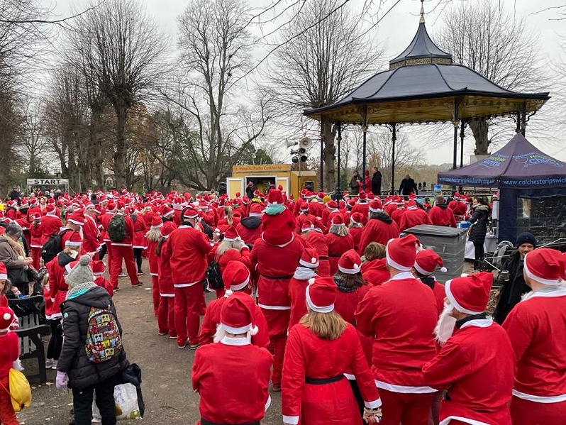 SteveOLast's tweet photo. Great morning had at the Santa Fun 🎅🏻🏃🏻‍♂️🏃‍♀️🎄 
Team @ESNEFT_EFM you did us proud!👍🏻 #Estates https://t.co/dMMj5jjakb