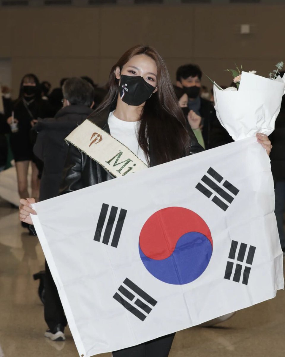 The newly crowned #MissEarth Mina Sue Choi is back in Korea! 집에 오신 것을 환영합니다!