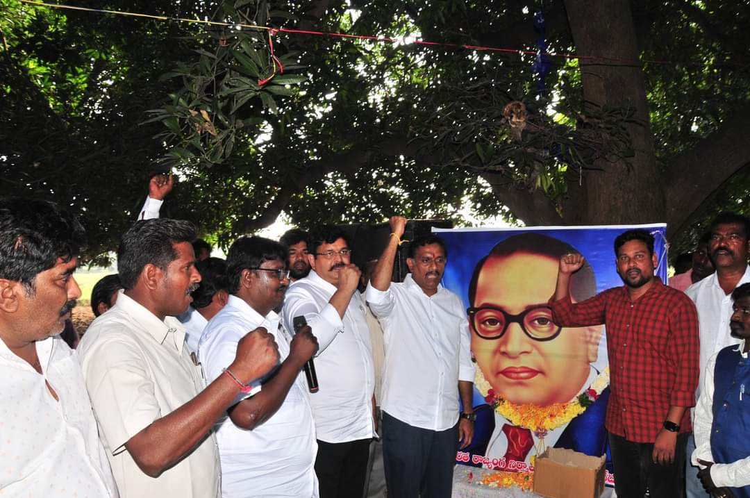 KesineniS's tweet photo. గొర్రె ముచ్చు వెంకట నరసింహారావు గారి ఆధ్వర్యంలో ఎన్టీఆర్ జిల్లా కీసర నందు జరిగిన మాలల సోదరుల ఆత్మీయ సమావేశంలో నేను ముఖ్య అతిథిగా పాల్గొన్నటం జరిగింది. 
@ncbn @naralokesh @JaiTDP @iTDP_Official @VenigandlaRamu https://t.co/eAK2rhDS1g