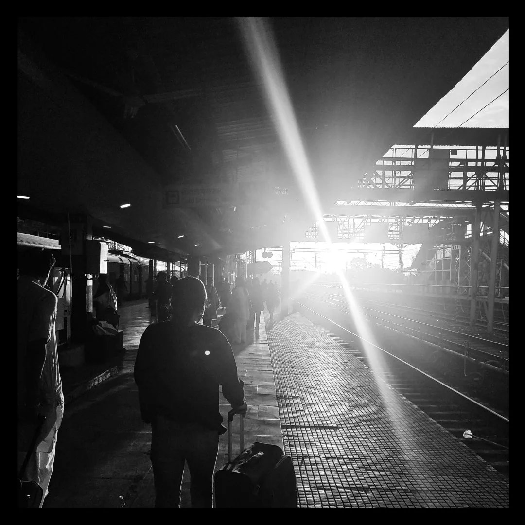 iamkeshary's tweet photo. “Oh, Sunlight !! The most precious gold to be found on Earth.”
Late Post
#mobilephotography #travelphotography #sunrisephotography #photooftheday #photography #travellife #sunkissed #family #familytime #click_vision #travellingindia https://t.co/Tc3rZ8DDWv