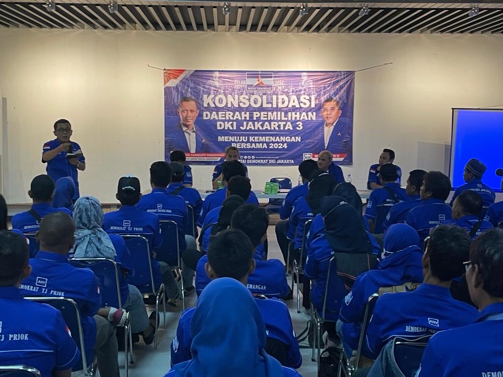 RAMujiyono's tweet photo. Konsolidasi Pengurus Dapil 3.

Terus berusaha untuk berbaris rapi, menuju #KemenanganBersama2024 https://t.co/HIMk8JAM1f