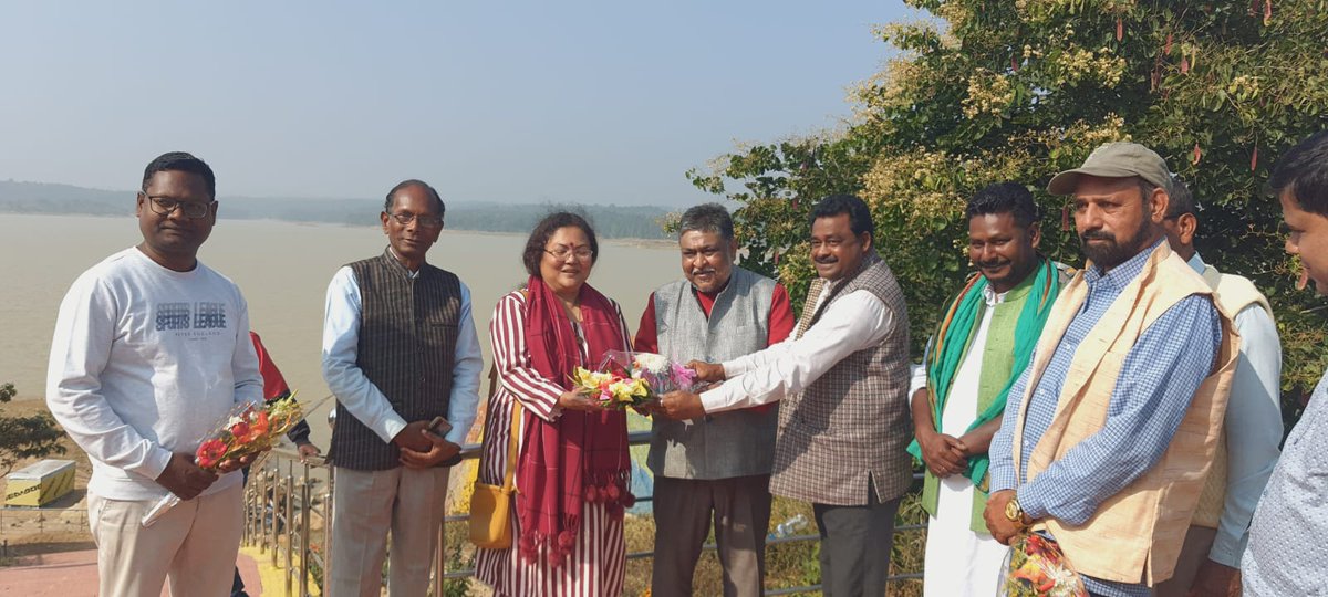 zubairahmadjmm's tweet photo. आज लतरातु डैम,कर्रा में पार्टी के केंद्रीय महासचिव सह-प्रवक्ता आदरणीय सुप्रियो भट्टाचार्य जी का सपरिवार आगमन पर जिला समिति की ओर से स्वागत किया गया। https://t.co/936waS64Ig