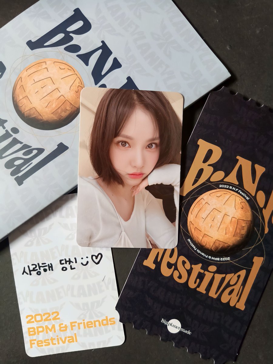Sorayaasidae_'s tweet photo. 💌🔥....

Eunha bangless in this look is so pretty 😭, the one of prettiest photocard eunha come home, it'll be my favorite🤩 https://t.co/k9ek5GeD94
