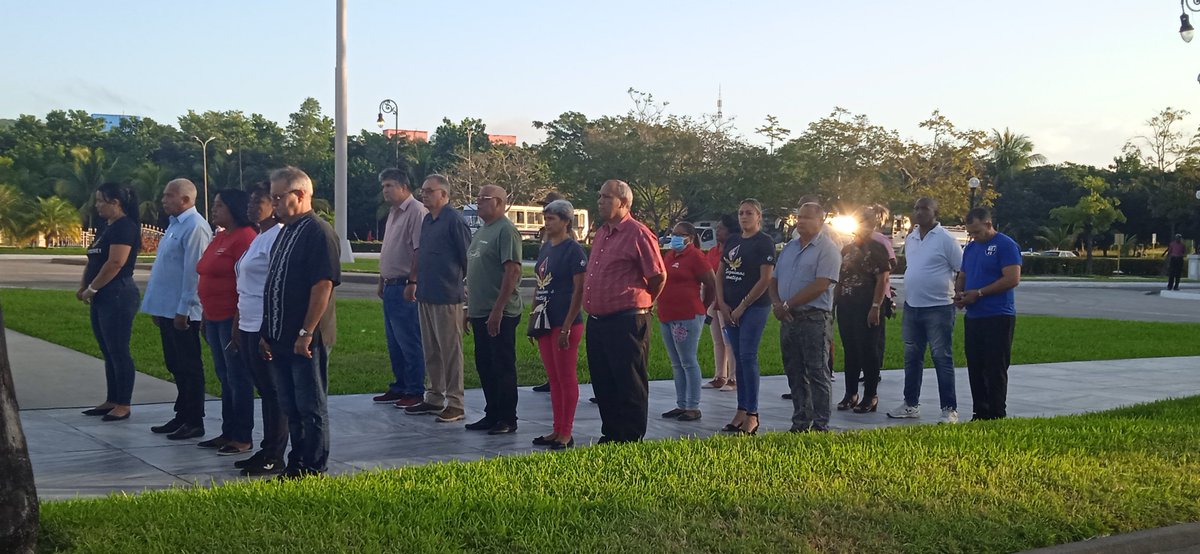YudelkisOrtizB's tweet photo. Rendimos merecido tributo a nuestro Invicto Comandante en Jefe Fidel Castro Ruz, a 6 años de haber sido depositados sus restos en este Campo Santo Cemeneterio Patrimonial Santa Ifigenia en #SantiagodeCuba
#FidelPorSiempre. https://t.co/lblbazvUDV