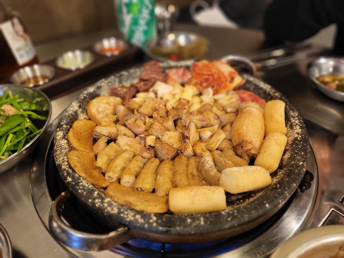 냠냠
직관후엔 배에 기름칠해야함🙃