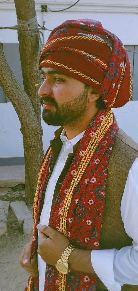 AzharShar19's tweet photo. عقيدت سان اوڙهيون ۽ اوڙاهيون اسين
شاھ جي بيتن سان ڀيٽيل آ اجرڪ-🤍 https://t.co/GrYywZ34Rn