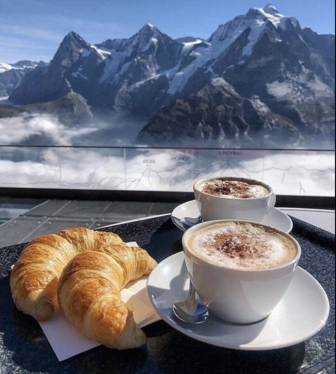 chanelkake's tweet photo. coffee + croissants w/ a snowy view ♡ https://t.co/38HsyRSUOZ