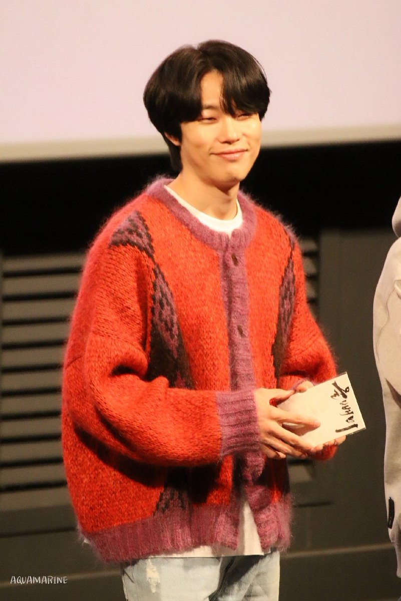 marine880216's tweet photo. 20221204 올빼미 무대인사
류준열 CGV용산

#류준열 #올빼미 #무대인사 #CGV용산 https://t.co/YSIpHZulXl