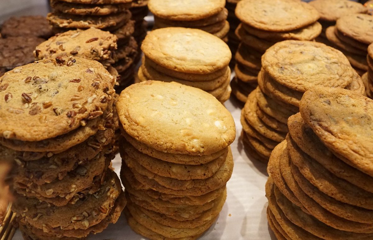 Who wants to celebrate #NationalCookieDay with
2BIGBOYS I think we have enough to share 6 varieties 12 dozen of each