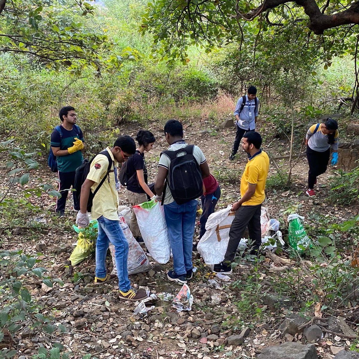 HOPE06370402's tweet photo. Another week another clean up!
#stoplittering #startliberating #forestcleanup #yeoorcleanup #plasticsolutions #plasticfantastic #plasticwastesolutions #plasticwastemanagement #plasticupcycling #plasticreprocessing #plasticcleanup #mumbai #csr #nonprofit #epr #ngo #plastichero https://t.co/dq2MlGWxm6
