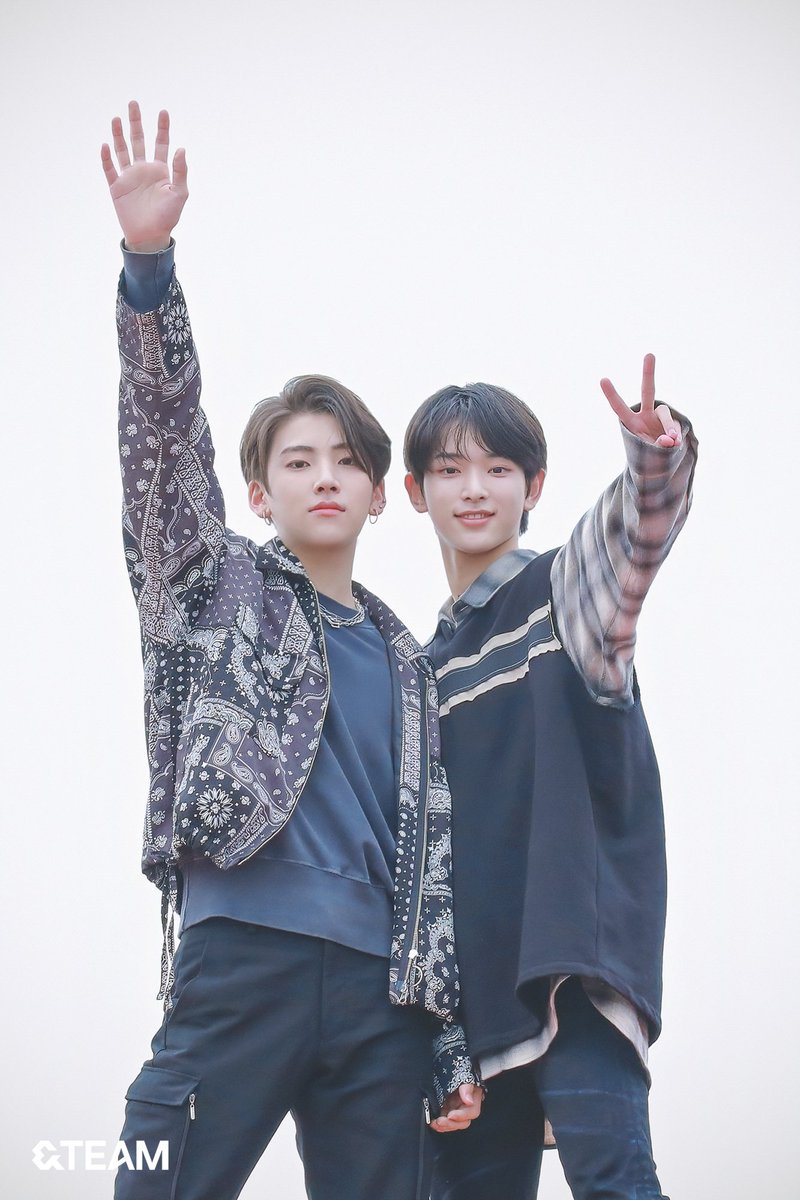 SexiestJiminie's tweet photo. 'Under the Skin' MV Behind Photo 🖤🥵🥰
#KJ🥰 #Yurua🥰
#andTEAM #Undertheskin #andTEAM_Debut https://t.co/Hk6dHvw8oA