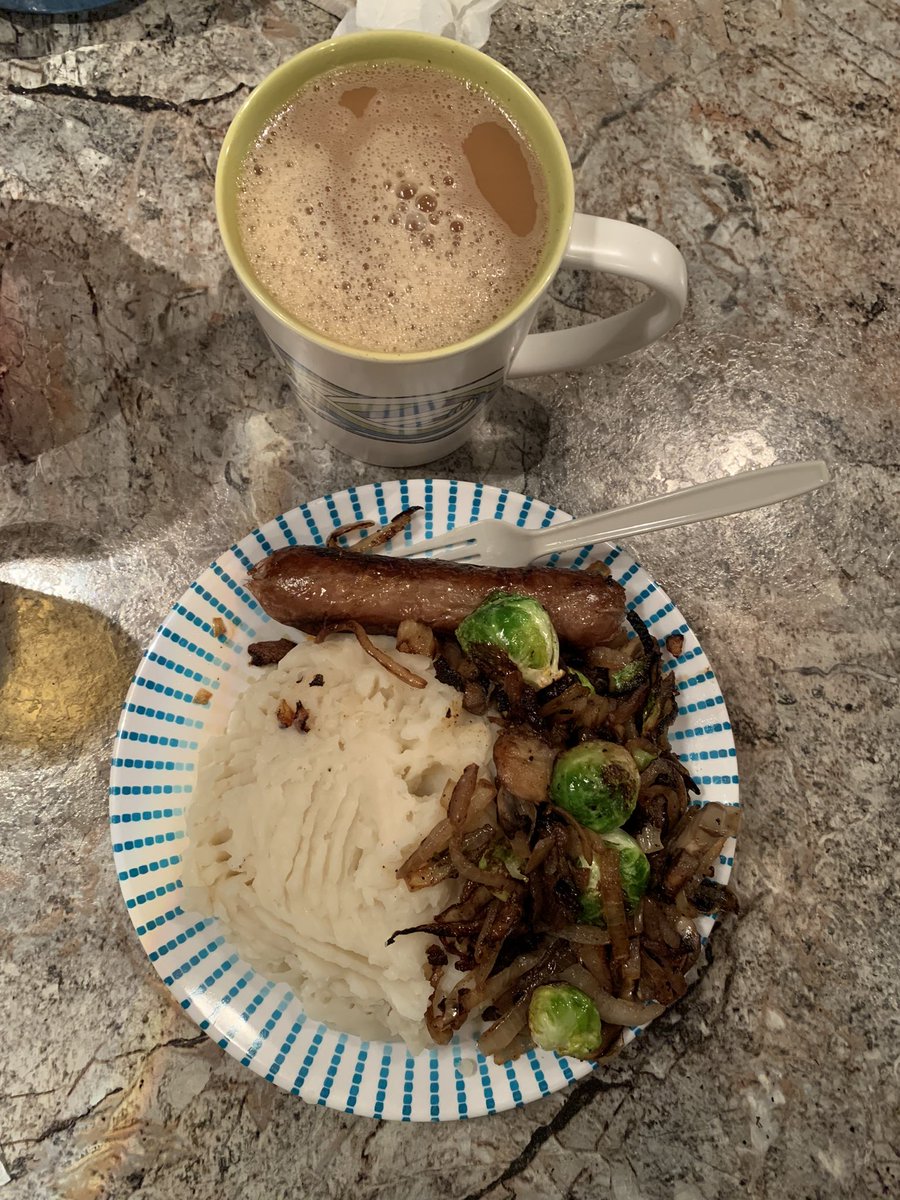 #BangersAndMash #Vegan #BrusselsSprouts Knocked up a quick bangers and mash, some Brussels sprouts, but didn’t feel like making gravy. How did I do? #BritishFood Also, some #EarlGrayTea .