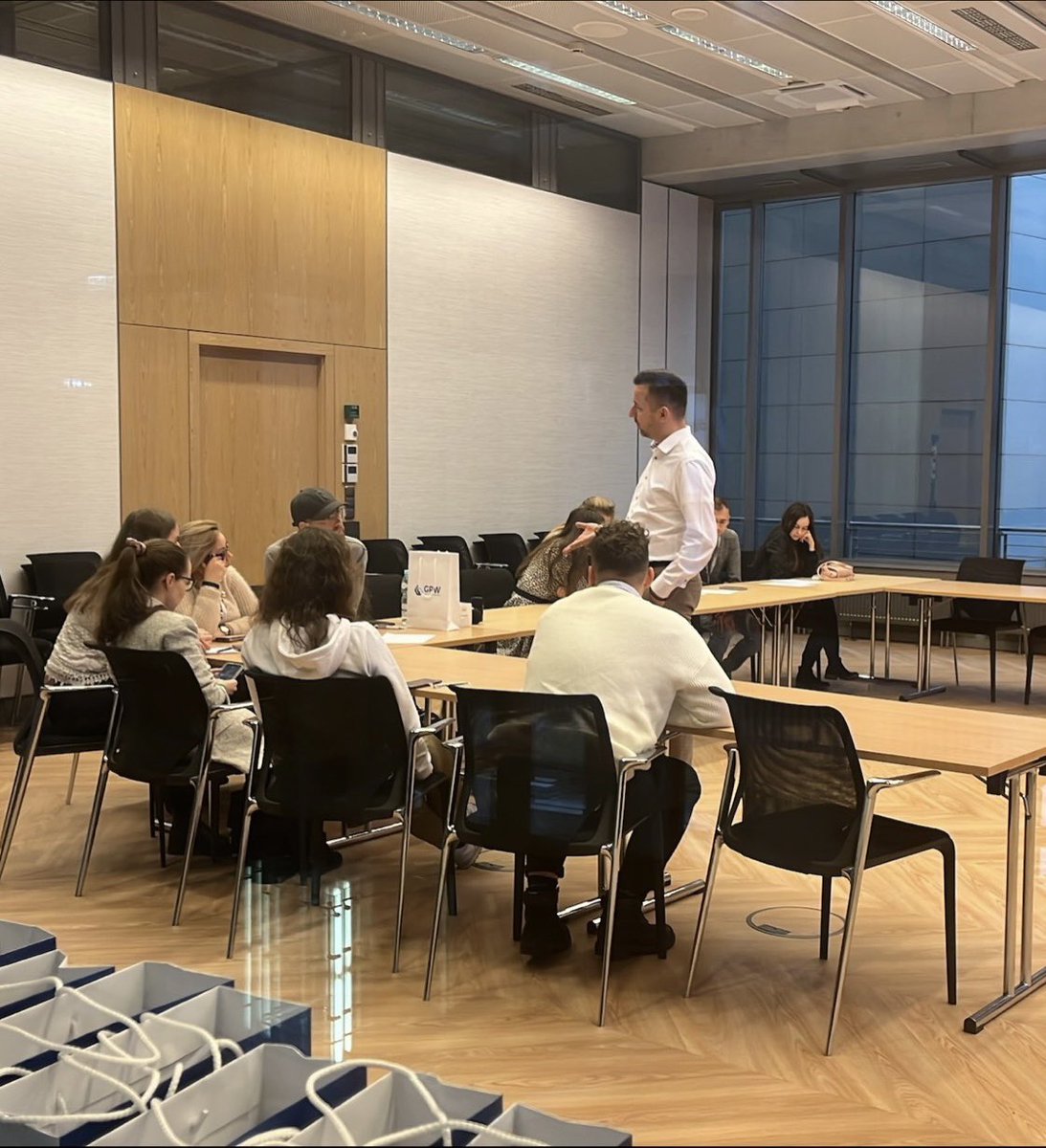 OFMApl's tweet image. #GPW Day 📈 podczas #KonferencjaOFMA ✨ Warsztaty o marketingu i komunikacji na @GPW_WSExchange prowadzi 🗣@MarciniukTomasz 📊