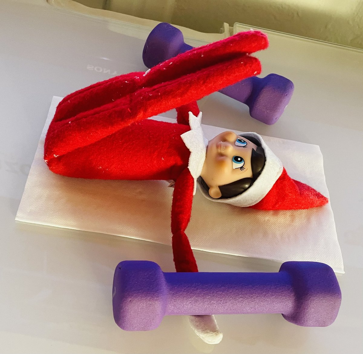 Our scout elf is staying in shape 💪🏼😂