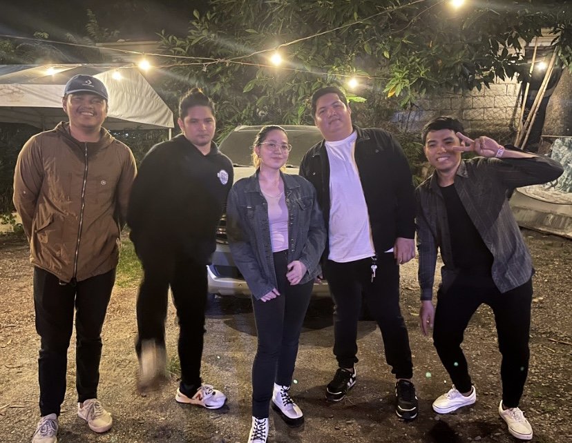 rmntcdrmsph's tweet photo. What a night! Congratulations at maraming salamat MusiKapatiran - Musicians Brotherhood Philippines! we proudly present to you Miss Lorraine Norbe ang bagong mukha ng Romantic Dreams! 🖤 Welcome to R.D. family madam! cheers! 🍻🍻🍻

#darkusmusic https://t.co/60BHzcsQPV