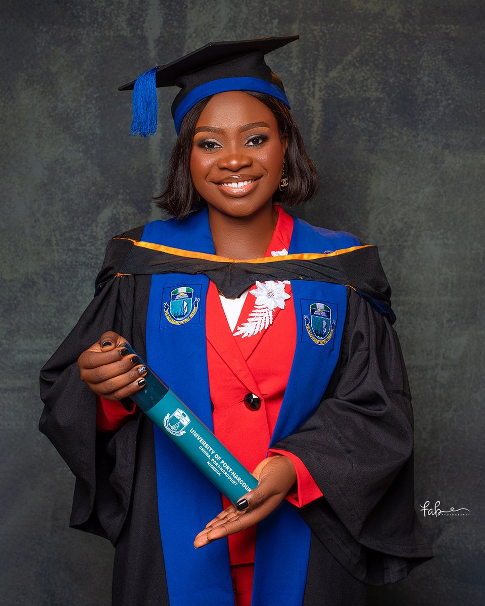 Anna__Peterz's tweet photo. Happy Convocation  to me 🎓🗞️ 
Grateful to God. ❤️❤️ 
Suit Set Tailored ✂️🧵 by me 😍
#classof2019
#convocation2022 https://t.co/9J0jOrgYdf