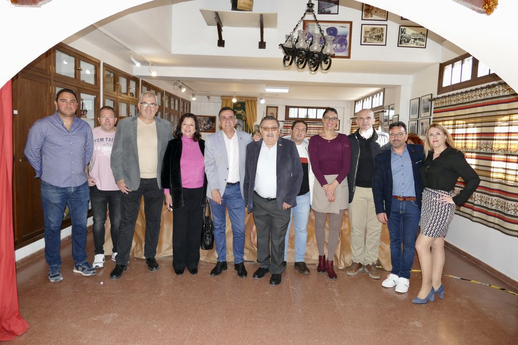 SerranoJAntonio's tweet photo. 🎄 Nuestras Peñas Huertanas juegan un papel fundamental en la #Navidad del municipio.
La peña #ElAlmirez de la pedanía de #SantoÁngel es el escenario de uno de los belenes más importantes y como siempre, ha quedado estupendo. 👏👏Enhorabuena
¡No lo dudéis y venid a visitarlo! https://t.co/dSDI8zc7as