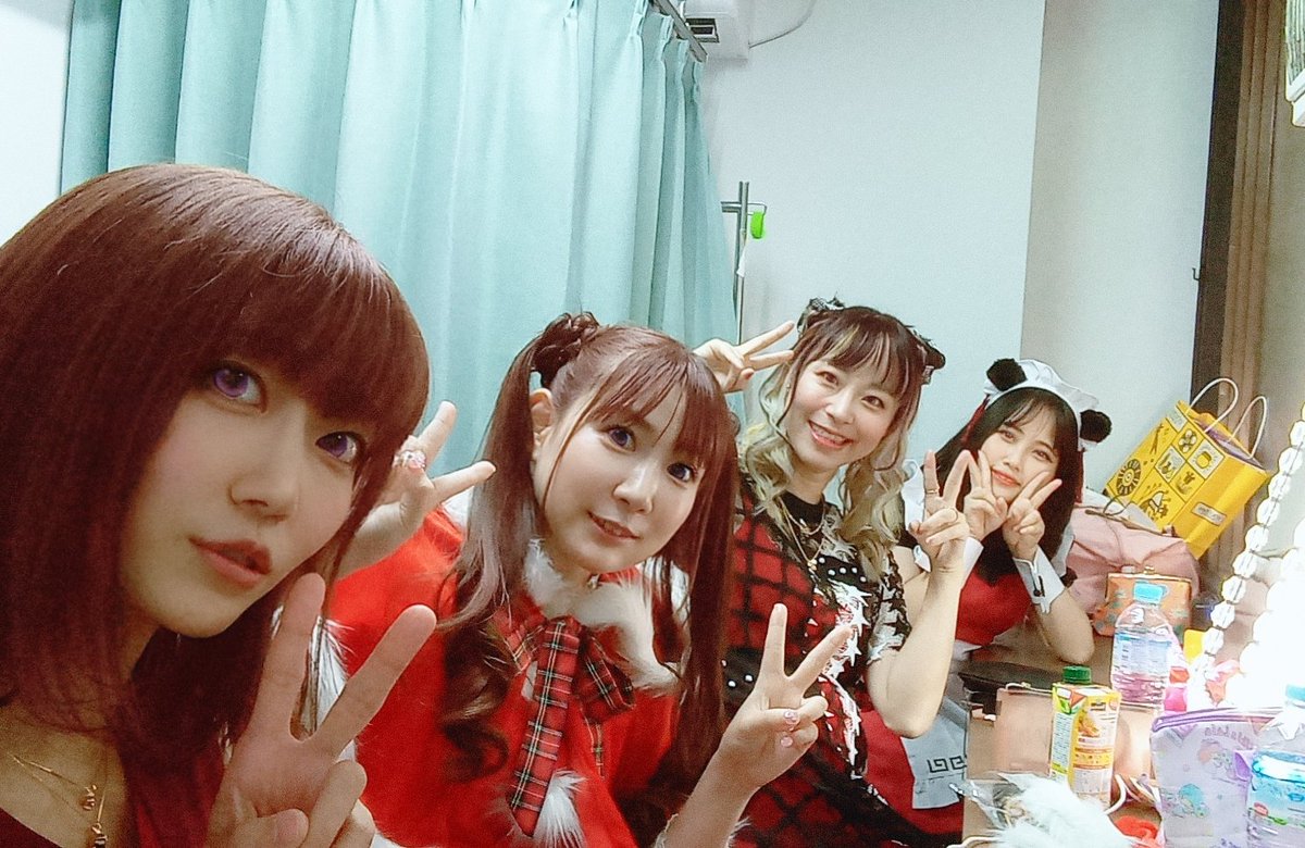 fujitama11's tweet image. #アニソンパーク ありがとうございました〜！ 途中で声でなくなってごめんなさい😭
でもアユ美とのふじぐみ披露出来て嬉しかったし、セヴンデイズで主題歌を担当された福山沙織さんともお会いすることができましたよ〜✨
最上みゆうさんもとっても可愛かった💕
