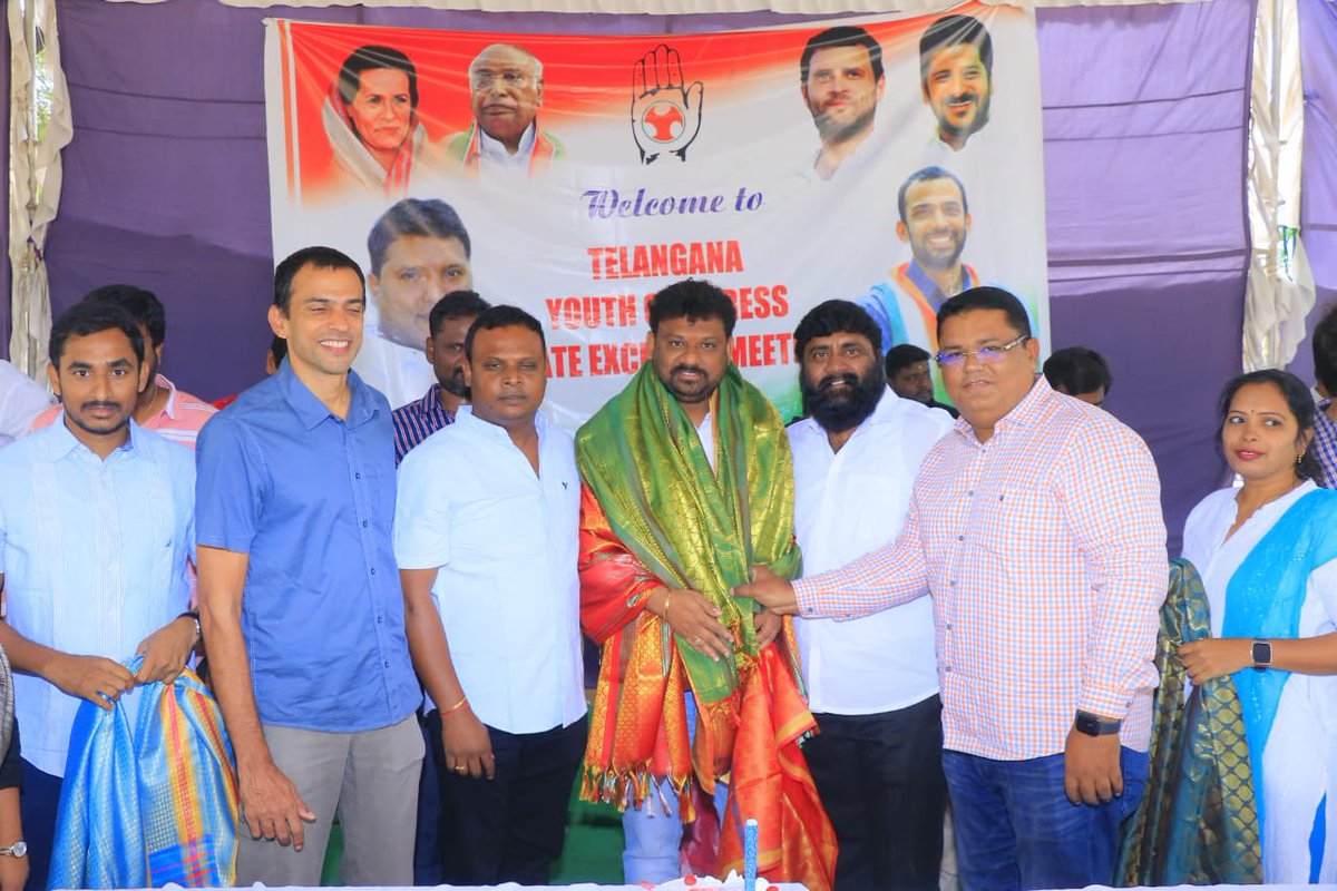 Mohdishaqsheru's tweet photo. Wishing our @IYCTelangana President @ShivaSenaIYC Anna a very happy birthday Best wishes 💐💐 https://t.co/BWQoaRyRI8