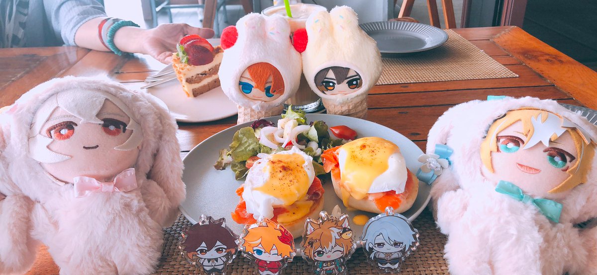shibabunn's tweet photo. เอ้กเบเนดิกแซลมอนที่อร่อยมากกกโฮกกกกกกก
เอนลูวคุณป้าอายุ78ที่ไปด้วยมาก ป้าเห็นเราถ่ายรูปเลยหยิบเค้กมาช่วยวางเปนบีจี เอียงเค้กให้เห็นชัดด้วยถถถ
#tartali #zhongchi #ayatorou #kazugorou #gawgenshin https://t.co/ANiwuAOy30